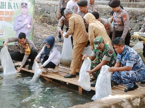 Polres Jombang Bantu Sumur Bor 2 Desa-7.800 Ikan Nila untuk Ketahanan Pangan