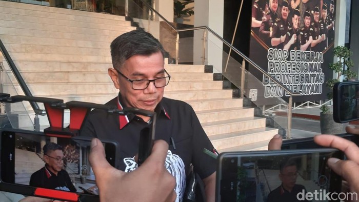 Hinca saat datang ke Kejati Riau