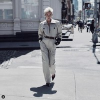 Setelah pemotretan untuk Guess Jeans itu, Iris Law dan Trent Alexander-Arnold langsung akrab, bertukar nomor ponsel dan saling follow di Instagram. Sejak saat itu mereka rutin berkomunikasi dan mengenal lebih dekat. Foto: Dok. Instagram lirisaw