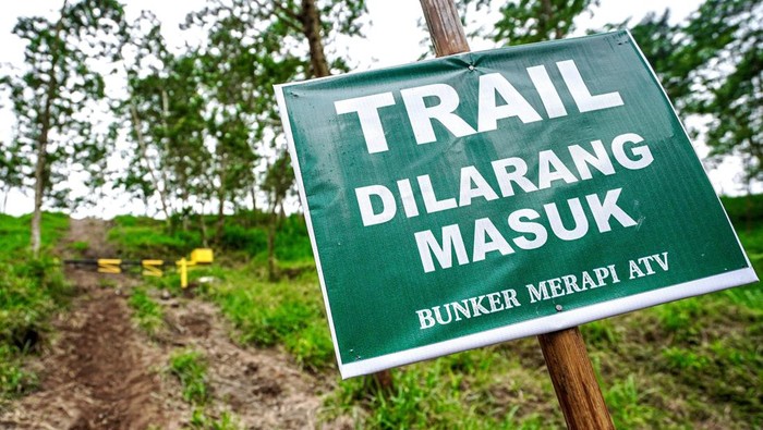 Jalur trabas liar motor trail di Lereng Gunung Merapi akhirnya ditutup, Selasa (25/6/2024).