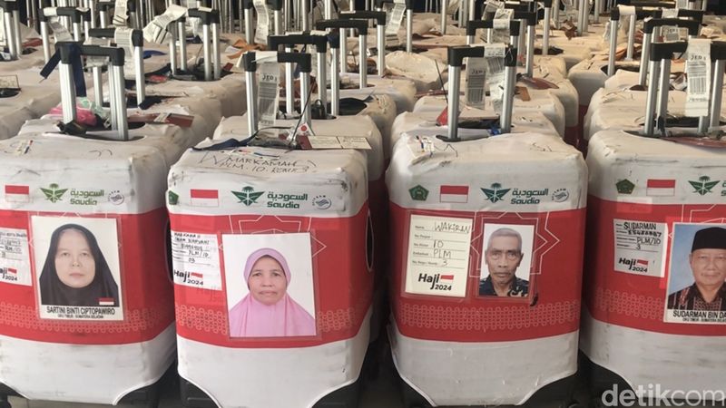 Koper jemaah Kloter PLM-10 Tiba di Arjwan Al Saada Hotel Madinah, Rabu (26/6/2024).