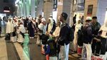 Potret Ratusan Jemaah Haji KNO-03 Telantar Akibat Garuda Delay 12 Jam