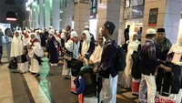 Ratusan jemaah haji dalam fase kepulangan ke Tanah Air terlantar dalam waktu yang lama. Maskapai Garuda Indonesia yang membawa mereka ke Tanah Air kembali mengalami penundaan atau delay hingga 12 jam. (Foto: Nugroho Tri Laksono/detikcom)