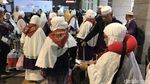 Potret Ratusan Jemaah Haji KNO-03 Telantar Akibat Garuda Delay 12 Jam