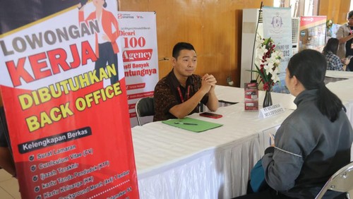 Salah satu pencari kerja di Job Fair 2024 Buleleng.