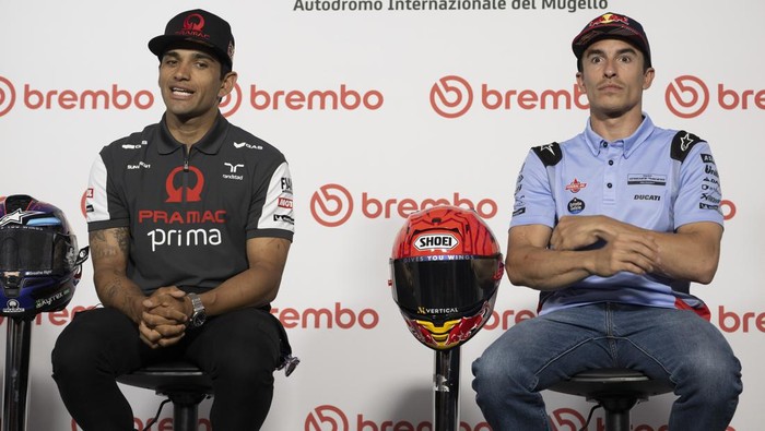 SCARPERIA, ITALY - MAY 30: Jorge Martin of Spain and Prima Pramac Racing (L) speaks and Marc Marquez of Spain and Gresini Racing MotoGP looks on during the press conference during the MotoGP Of Italy - Previews at Mugello Circuit on May 30, 2024 in Scarperia, Italy. (Photo by Mirco Lazzari gp/Getty Images)