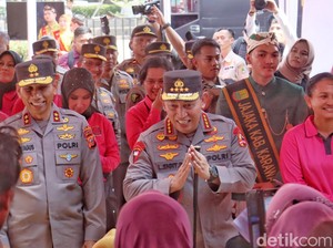 Kapolri Beri Pengobatan Gratis-Khitanan Massal untuk Warga Karawang