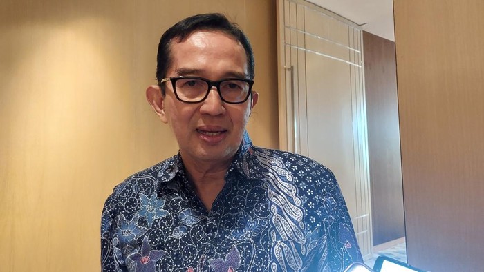Kepala Badan Bank Tanah Parman Nataatmadja