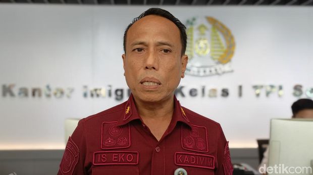 Kepala Divisi Keimigrasian Kemenkumham Jawa Tengah, Is Edy Eko Putranto di kantor Imigrasi Kota Semarang, Rabu (26/6/2024).