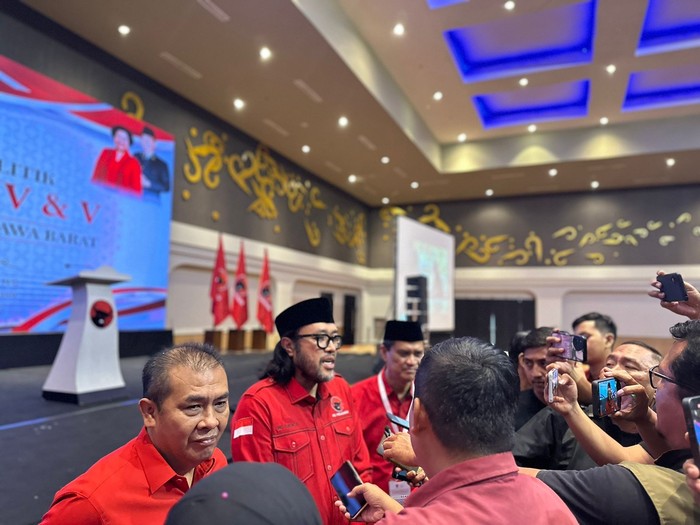 Ketua DPP PDI Perjuangan (PDIP) Bidang Keanggotaan dan Organisasi, Sukur Nababan menegaskan hingga saat ini pihaknya masih menjagokan nama Ketua DPD Jabar Ono Surono untuk maju dalam Pemilihan Gubernur (Pilgub) Jawa Barat.