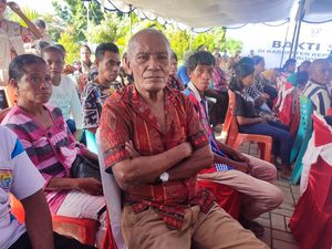 Bahagianya Klautidus Dapat Kaki Palsu: Terima Kasih Tak Henti ke Ibu Mensos
