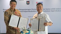 Kolaborasi dan penerapan Identitas Kependudukan Digital (IKD) dalam sistem perbankan tidak hanya menyederhanakan proses onboarding nasabah bank tetapi juga memastikan pengalaman perbankan yang lebih aman dan efisien.