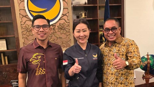 Kooordinator Wilayah (Korwil) Pemenangan Partai NasDem Bali- Nusra DPP Partai NasDem Julie Sutrisno Laiskodat (tengah) Sekretaris Partai Gerindra NTB Naufar Furqani Farinduan (kiri) Sudirsah Sujanto (kanan) saat bertemu di NasDem Tower Jakarta pada Selasa (25/6/2024). (Dok Sudirsah Sujanto)
