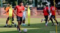 Punggawa Timnas Indonesia Malik Risaldi sudah mulai bergabung dalam sesi latihan Persebaya Surabaya.