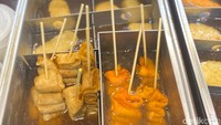 Seporsinya juga sudah mendapatkan odeng Lawson yang memang terkenal lezatnya. Kami mendapatkan odeng varian original. Foto: detikFood/Yenny Mustika Sari