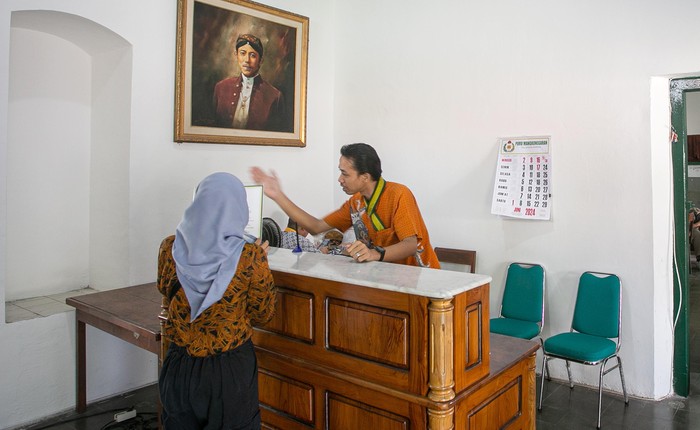 Lestarikan Cagar Budaya dan Dukung Pariwisata di Surakarta Pura Mangkunegaran tampil semakin cantik dengan balutan warna yang baru dan fresh. Hal itu dilakukan sebagai dukungan pariwisata dan pelestarian budaya.