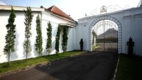 Pura Mangkunegaran merupakan salah satu Kerajaan Mataram Islam dan memiliki arsitektur akulturasi budaya Jawa dan Eropa.