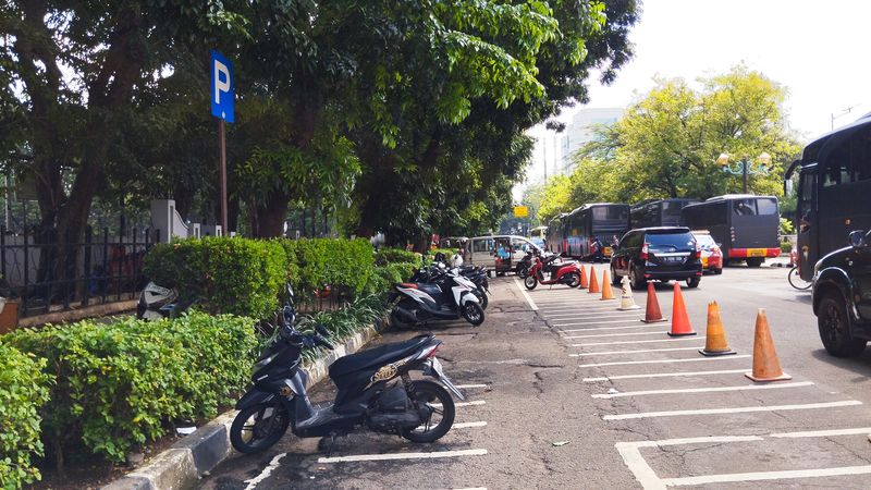 Lokasi parkir resmi untuk bus pengunjung Istiqlal (Fawdi/detikcom)