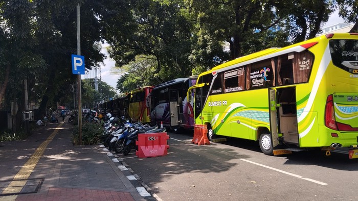 Lokasi parkir resmi untuk bus pengunjung Istiqlal (Fawdi/detikcom)