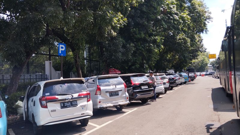 Lokasi parkir resmi untuk bus pengunjung Istiqlal (Fawdi/detikcom)