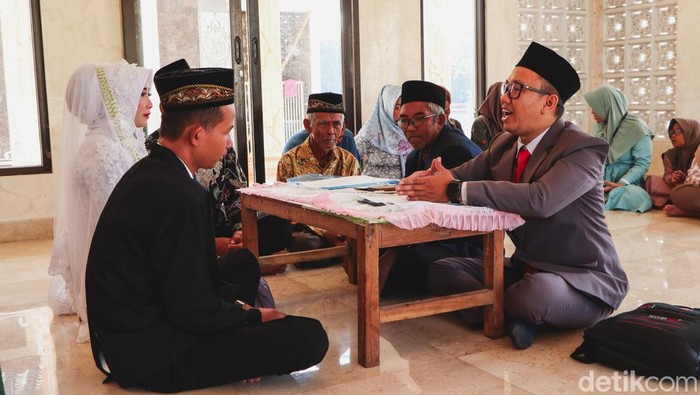 Meki saat memberikan sosialisasi judi online saat akad nikah di Ponorogo.
