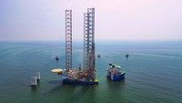 Mengutip dari Instagram Pertamina (@pertamina), Jackup Rig Emerald Driller Pertamina Drilling siap beroperasi untuk proyek pengeboran offshore telah tiba di laut Jawa.