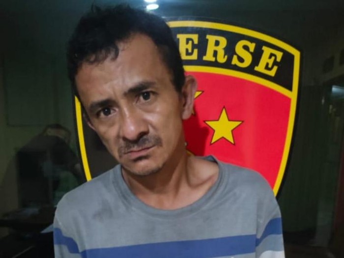 Seorang pria di Lubuklinggau, Mikel Armanda (35) ditangkap polisi karena mencuri mesin outdoor AC. Mikel mencuri di rumah mantan Kepala Dinas Kesehatan (Kadinkes) Lubuklinggau, Nawawi Akip.