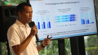 Hasil kerja sama antara Kredivo dan Katadata Insight Center (KIC) menemukan bahwa transaksi offline mengalami lonjakan sebesar 169 persen sepanjang tahun 2023. Hal ini juga turut meningkatkan kontribusi transaksi online yang mencapai 27,7 persen dari total transaksi paylater di Indonesia. 
