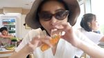 Nikmat! Sarwendah Cicip Kepiting Raksasa di Korea Bareng 3 Anaknya