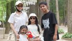 Nikmat! Sarwendah Cicip Kepiting Raksasa di Korea Bareng 3 Anaknya