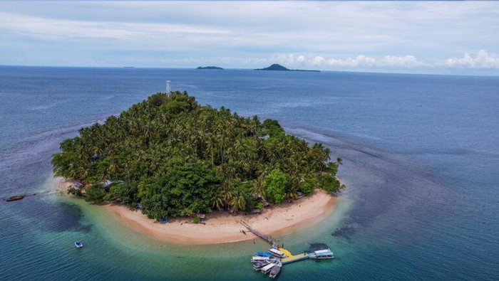 Keindahan Pantai Carocok di Sumbar yang Mempesona dan Bikin Tenang