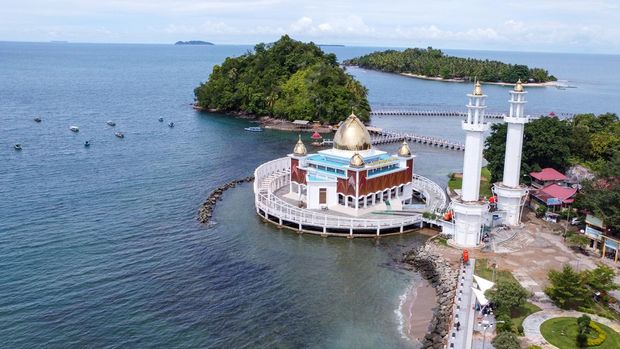 Keindahan Pantai Carocok di Sumbar yang Mempesona dan Bikin Tenang