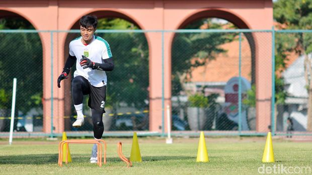 Pemain Persebaya latihan