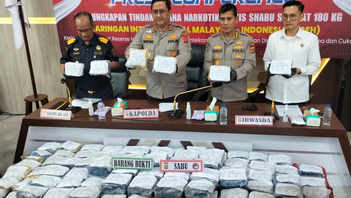 Pemaparan kasus penyelundupan 180 Kg sabu dari Malaysia ke Aceh. (Agus Setyadi/detikSumut)