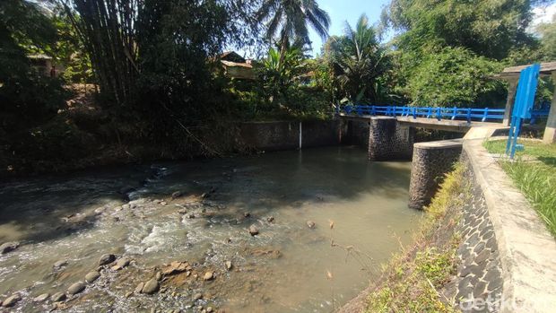 Penambahan Sungai dan Bendung Nagawiru di Ciamis yang memiliki cerita mitos dan sejarah.