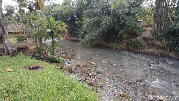 Penambahan Sungai dan Bendung Nagawiru di Ciamis yang memiliki cerita mitos dan sejarah.