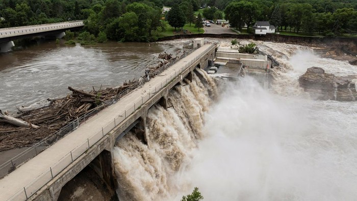 A drone view shows debris accumulating on the Rapidan Dam after torrential rains caused the Blue Earth River to swell, southwest of Mankato, Minnesota, U.S. June 25, 2024. REUTERS/Ben Brewer