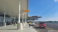 Manajemen AP1 juga telah menyiapkan petugas operasional untuk membantu mengarahkan penumpang, menuju terminal keberangkatan Bandara Internasional Sultan Hasanuddin Makassar yang baru. (Foto: Yaslinda Utari Kasim/detikSulsel)