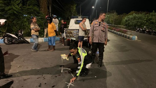 Polisi melakukan olah TKP di lokasi kecelakaan maut pelajar SMP tabrak mobil di Kupang, Selasa (26/6/2024).