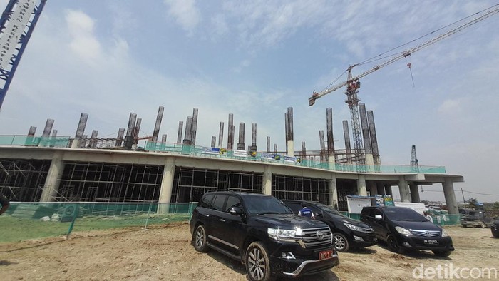Proses pembangunan masjid di Islamic Center di Medan Labuhan