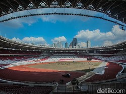 Suasana terkini revitalisasi rumput di SUGBK, Jakarta, Rabu (26/6/2024).