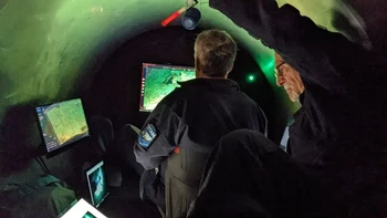 Kapal ini dibuat dengan serat karbon dan titanium untuk menahan tekanan air yang luar biasa di kedalaman ekstrem. Foto: OceanGate