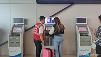 Sementara itu, terminal kedatangan baru Bandara Sultan Hasanuddin saat ini masih dalam proses pembangunan. PT Angkasa Pura I selaku pengelola menargetkan terminal kedatangan sendiri rampung pada akhir 2024 mendatang. (Foto: Yaslinda Utari Kasim/detikSulsel)
