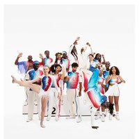 PrancisSebagai tuan rumah dan negeri fashion, Prancis tentu menyediakan seragam terbaik untuk para atlet yang membela negara. Seragam pembukaan acara mereka yang menggandeng brand Berluti jadi viral karena menampilkan busana yang elegan. Foto: Instagram