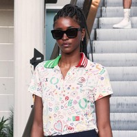 IrlandiaBerbeda dengan negara-negara lain, seragam dan busana pembukaan upacara Olimpiade Irlandia berkonsep clean. Didominasi warna putih, baju yang menggandeng brand LW Pearl itu bermain dengan aksen sulaman cantik.Foto: Instagram