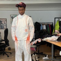 BelandaSedangkan Belanda membuat seragam Olimpiade Paris 2024 bersama The New Originals. Dikatakan brand tersebut menyediakan busana olahraga yang menunjang olahraga dan kreatif karena punya desain unik.Foto: Instagram