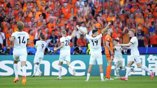 Austria players celebrate during a Group D match between Netherlands and Austria at the Euro 2024 soccer tournament in Berlin, Germany, Tuesday, June 25, 2024. (AP Photo/Ebrahim Noroozi)