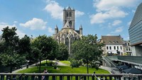 Bangunan katedral di pusat Kota Gent.