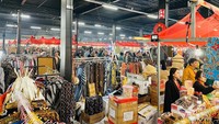Beragam produk tanah air tersedia di area pasar
