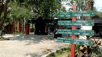 Tarif untuk masuk ke kawasan wisata ini cukup murah yakni Rp 7.500 rupiah.